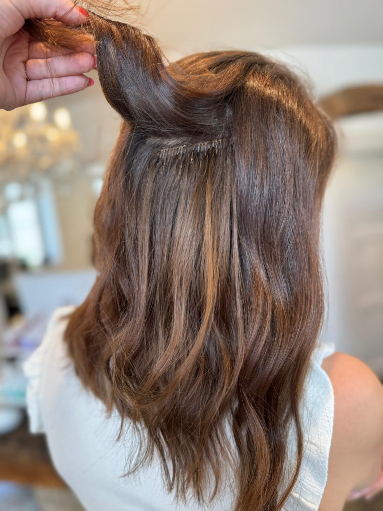 Haarverlängerung und Haarverdichtung mit Beach Waves im Summer Look. Extensionspflege im Sommer in Bad Tölz