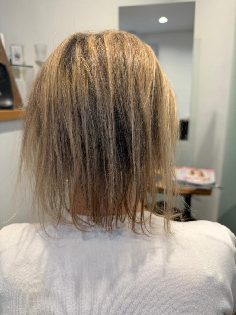 Haarverdichtung bei feinem Haar. Ein vorher Bild einer Kundin mit sehr dünnem Haar.