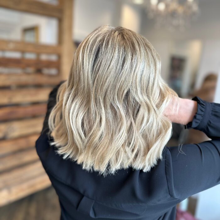 Blonde Haarverdichtung mit unseren Tressen Haarverdichtung mit Tressen. Haarverlängerung Bad Tölz